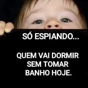 SÓ ESPIANDO... QUEM VAI DORMIR SEM TOMAR BANHO HOJE. - getsticker.com