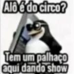 Alô é do circo? Tem um palhaço aqui dando show