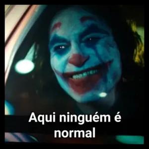 Aqui ninguém é normal - getsticker.com