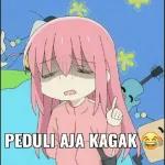 gadis berambut merah muda