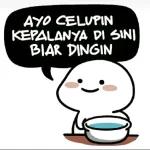 AYO CELUPIN KEPALANYA DI SINI BIAR DINGIN