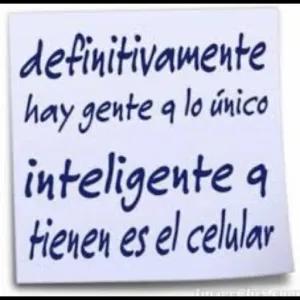 definitivamente hay gente a lo único inteligente a tienen es el celular - getsticker.com