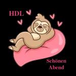 Wetter: Kalt.
Ich: Alt.
Laub: Bunt.
Nase: Wund.
Kopf: Schmerzen.
Abends: Kerzen.
Winter: In Sicht.
Herbstgedicht.