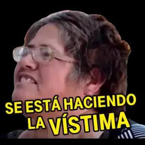 SE ESTÁ HACIENDO LA VÍCTIMA - getsticker.com