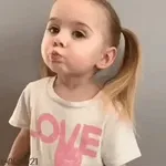 Tu sonrisa es como un corazón volando👧