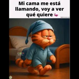 Mi cama me está Ilamando, voy a ver qué quiere - getsticker.com
