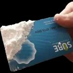 tá cheirando cocaína e