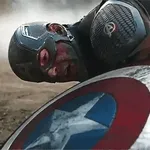 Este hombre guapo está aquí.